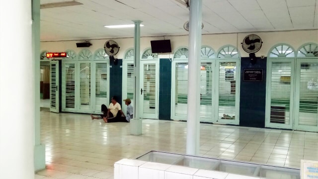 Suasana di Masjid Falatehan. (Foto: Kevin Kurnianto/kumparan)