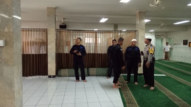 Masjid Falatehan seusai penikaman anggota Brimob (Foto: Kevin Kurnianto/kumparan)