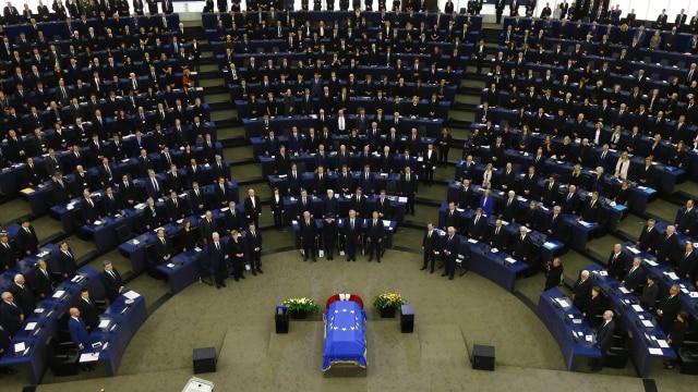 Para pemimpin negara di pemakaman Helmut Kohl (Foto: REUTERS/Arnd Wiegmann)