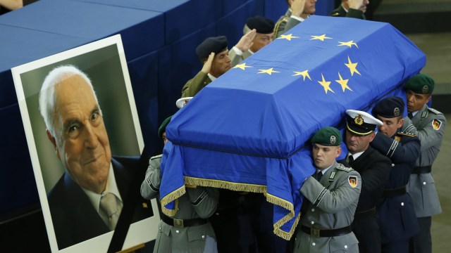 Jenazah Helmut Kohl di Parlemen Eropa (Foto: REUTERS/Arnd Wiegmann)