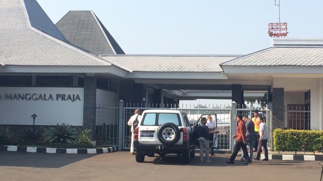 Staf diplomatik AS amankan bandara. (Foto: Kelik Wahyu Nugroho/kumparan)