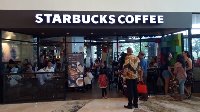 Suasana di Starbucks (Foto: Amanaturrosyidah/kumparan)