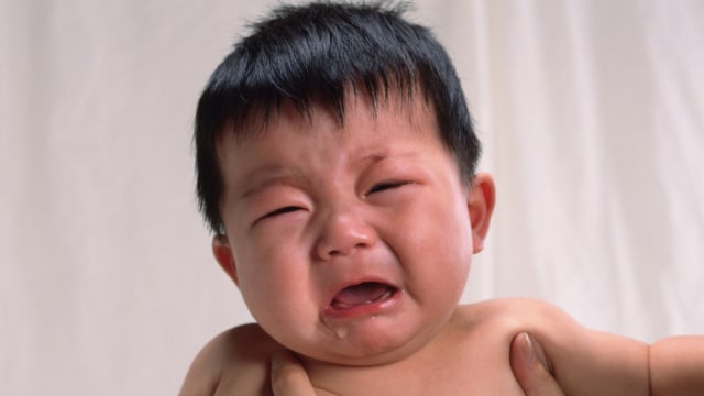 Ilustrasi bayi menangis karena diare dan muntah (Foto: Thinkstock)