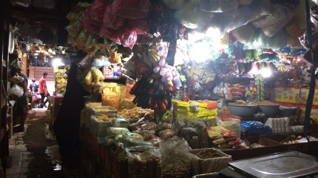 Pedagang Sembako di Pasar Minggu. (Foto: Kelik Wahyu Nugroho/kumparan)
