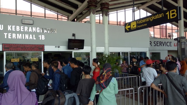 Keberangkatan di Terminal 1 B Bandara Soetta (Foto: Johanes Hutabarat/kumparan)