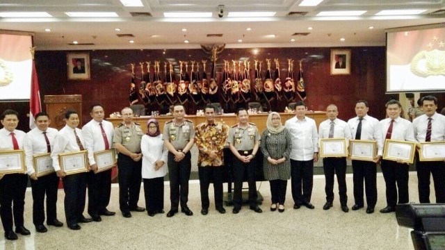 Satgas Pangan Polri saat menerima penghargaan (Foto: Dok. Polri)