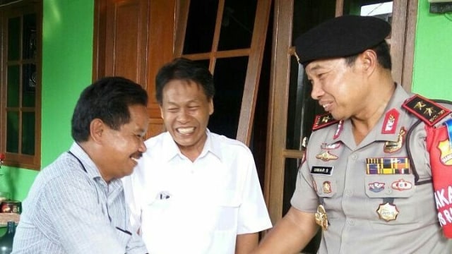 Irjen Pol Umar Septono dikediaman Suyatim. (Foto: Instagram: polisi_indonesia)