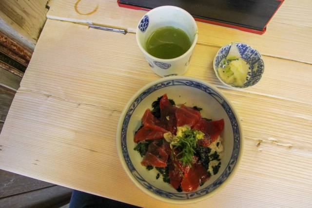 Semangkuk Donburi Tuna di Maguro Donburi Segawa, Tsukiji