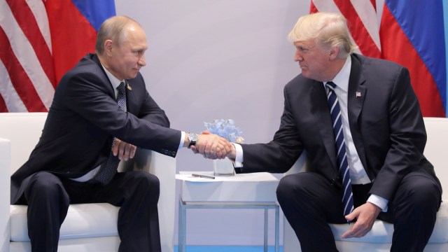 Pertemuan Trump dan Putin. (Foto: REUTERS/Carlos Barria)