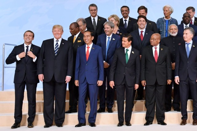 Emmanuel Macron (paling kiri, depan). (Foto:  Laily Rachev-Biro Pers Setpres)