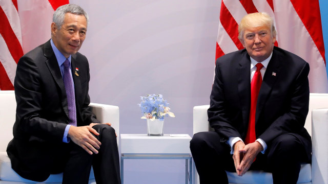Lee Hsien Loong dan Trump di KTT G20. (Foto: Reuters/Carlos Barria)