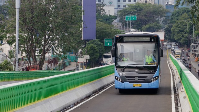 Jalan Layang Khusus Transjakarta Koridor 13. (Foto: Fanny Kusumawardhani/kumparan)