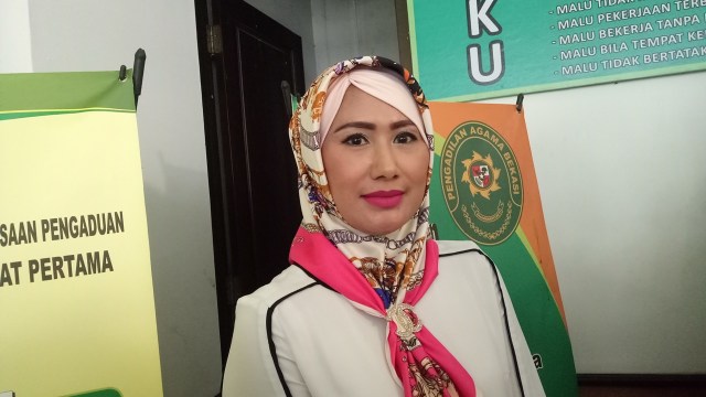 Istri Donny Kesuma di Pengadilan Agama Bekasi  (Foto: Yurika Kencana/kumparan)