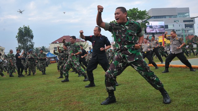 TNI Latihan Bela Diri. (Foto: Antara/Feny Selly)