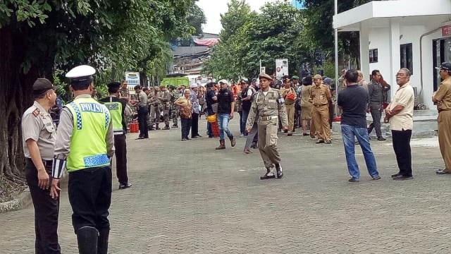Apel aparat sebelum penertiban di Bukit Duri. (Foto: Ferio Pristiawan/kumparan)