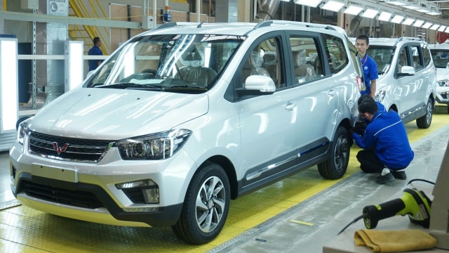 Melihat proses produksi mobil Wuling (Foto: Gesit Prayogi/kumparan)