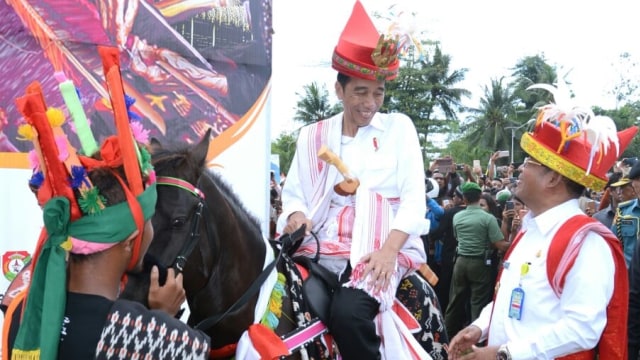 Jokowi di Parade Kuda Sandelwood & Festival Tenun (Foto: Dok. Biro Setpres)