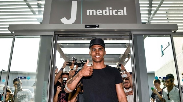 Jalani Tes Medis Douglas Costa Selangkah Lagi Jadi Pemain Juventus 2802