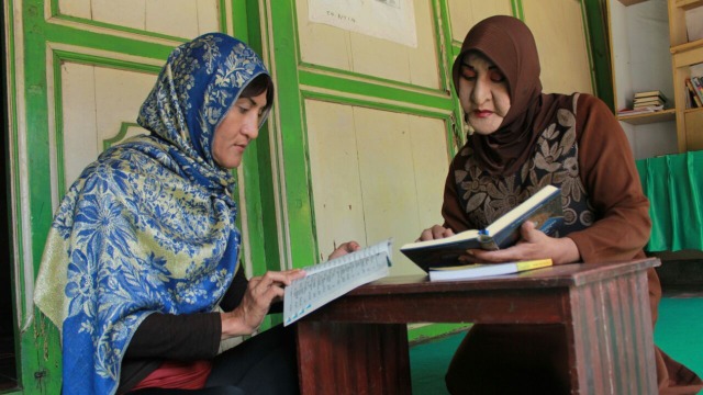 Kegiatan mengaji di Pesantren Waria Yogya. (Foto: Ardhana Pragota/kumparan)