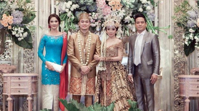 Merah Dan Emas Tren Warna Kebaya Pernikahan 2017 Kumparancom