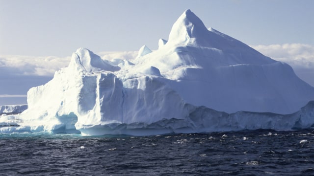 Gunung es di Antartika. (Foto: Thinkstock)
