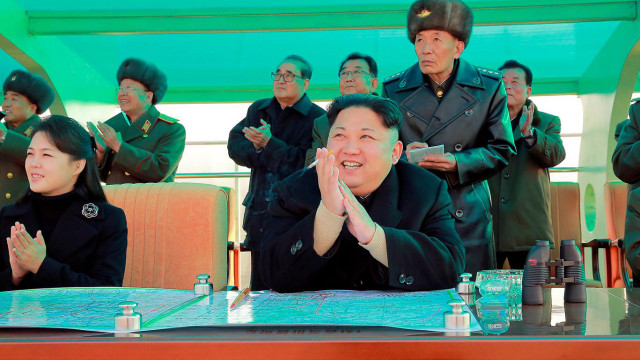 Kim Jong Un dan istrinya, Ri Sol Ju. (Foto: independent.co.uk)