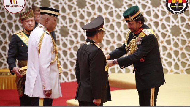 Kapolri menerima gelar kehormatan (Foto: multimedia.humaspolri)