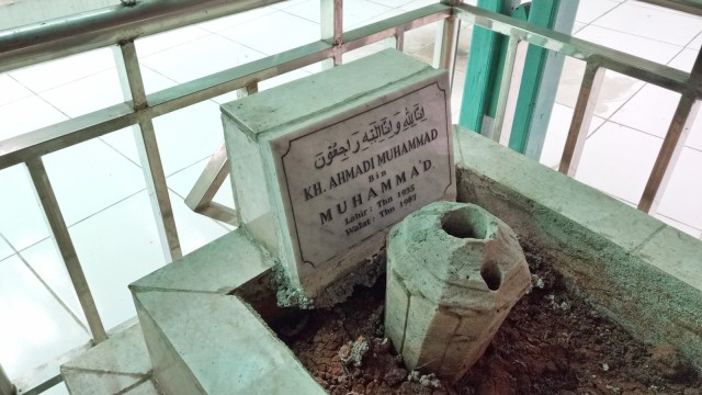 Makam K.H Ahmad Muhammad di Masjid Al Mansur (Foto: Kevin Kurnianto/kumparan)