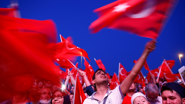 Rakyat Turki rayakan penumpasan kudeta (Foto: REUTERS/Osman Orsal)