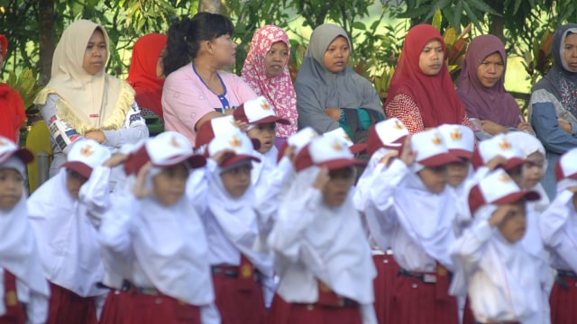 Hari Pertama Sekolah. (Foto: Antara/Saiful Bahri)