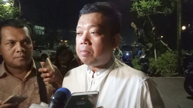 Nusron Wahid di rumah Setya Novanto. (Foto: Ferio Pristiawan/kumparan)