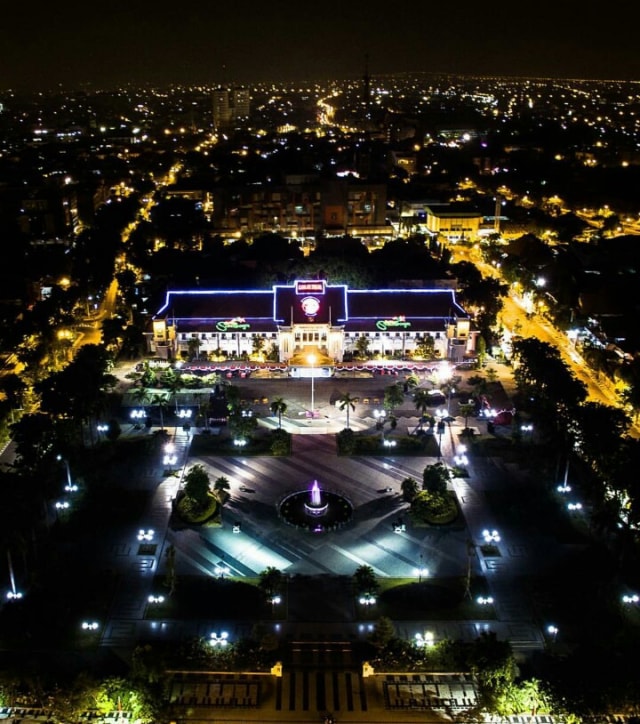 7 Potret Gemerlap Kota Surabaya Saat Malam Hari Cantik