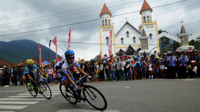 Suasana etape kelima Tour de Flores 2017. (Foto: Joanito de Saojoao/Tour de Flores 2017)