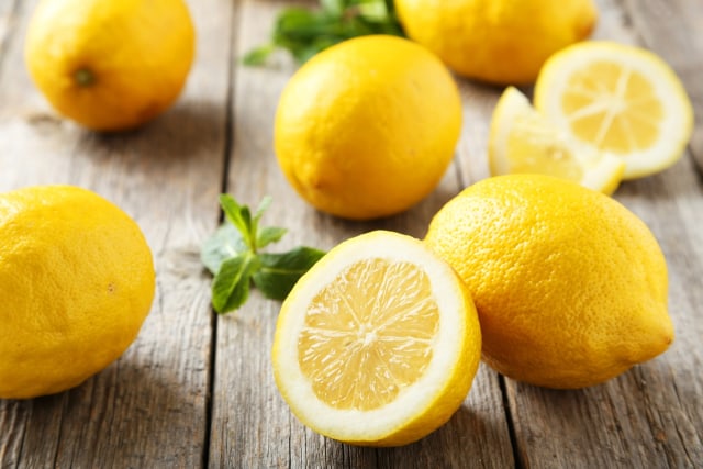 Kulit lemon tinggi akan serat (Foto: Thinkstock)