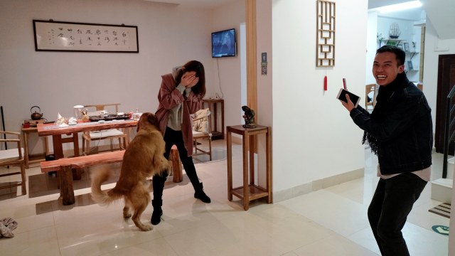 Zhao Yuqing di rumah Wang Quanming (Foto: Reuters)