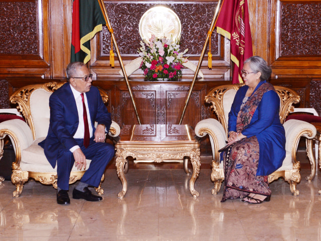 Dubes RI untuk Bangladesh Rina Soemarno Serahkan Surat-Surat Kepercayaan kepada Presiden (2)
