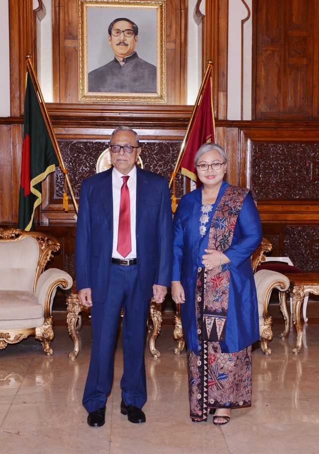 Dubes RI untuk Bangladesh Rina Soemarno Serahkan Surat-Surat Kepercayaan kepada Presiden (5)