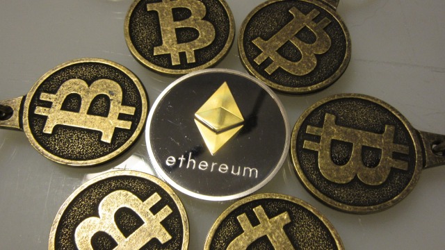 Ilustrasi Bitcoin dan Ethereum (Foto: Flickr)