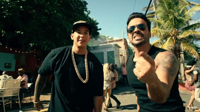 Daddy Yankee dan Luis Fonsi di lagu 'Despacito'. (Foto: Luis Fonsi/YouTube)