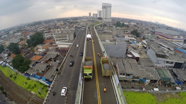 Ruas Jalan Layang TransJakarta Koridor 13 (Foto: Aditia Noviansyah/kumparan)