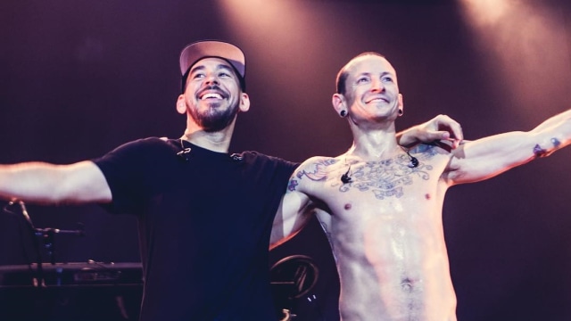 Chester bersama rekan satu bandnya, Mike Shinoda (Foto: Instagram: @linkinpark)