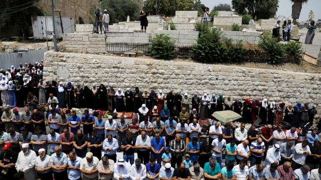 Protes Penutupan Masjid Al Aqsa (Foto: REUTERS/Ronen Zvulun)