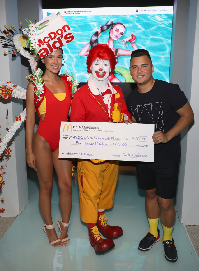 Kreatif Semua Pakaian Dan Aksesoris Ini Dibuat Dari Kemasan Mcdonalds Kumparan Com Kreatif Semua Pakaian Dan Aksesoris Ini Dibuat Dari Kemasan Mcdonalds Kumparan Com
