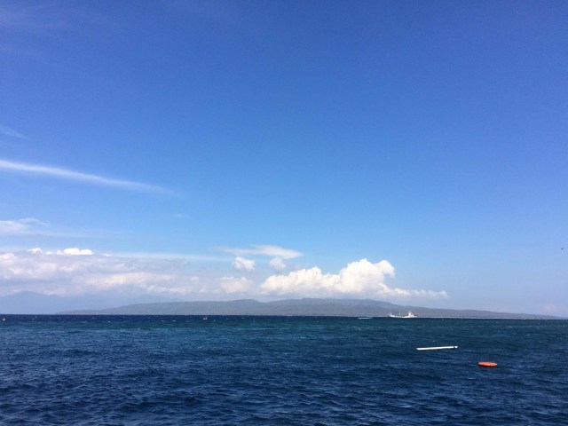 Langit Laut biru di Bangsring (3)