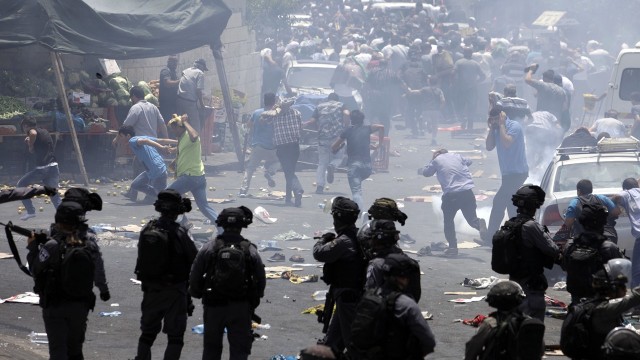 Bentrokan di Masjid Al Aqsa (Foto: AP Photo/Mahmoud Illean)