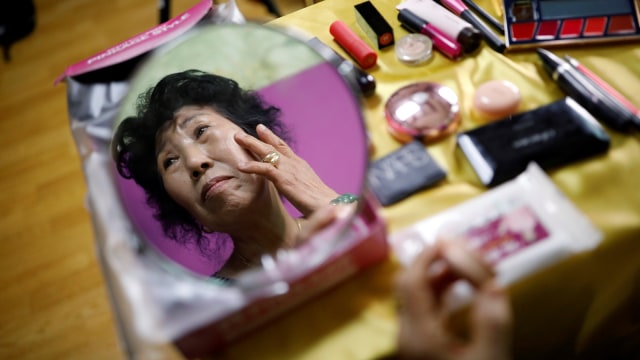 Park Mak-rye, YouTuber berusia 70 tahun. (Foto: REUTERS/Kim Hong-Ji)