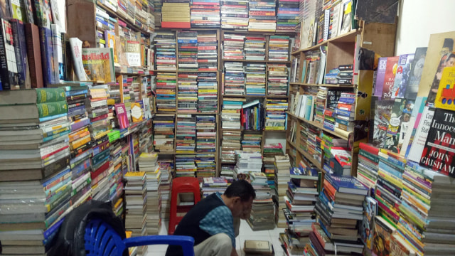 Toko buku bekas di Mal Blok M. (Foto: Wandha Nur Hidayat/kumparan)