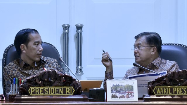 Jokowi dan Jk dalam rapat terbatas (Foto: Antara/Puspa Perwitasari)