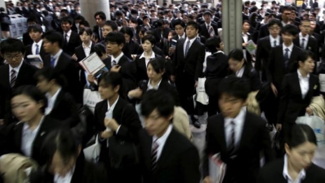 Ilustrasi para pencari kerja di Jepang (Foto: Reuters/Yuya Shino)