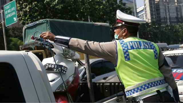Motor yang melanggar di daerah Karet. (Foto: Fanny Kusumawardhani/kumparan)